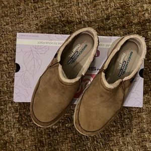 Sketchers 7.5 tan air cooled memory foam shoe worn only once